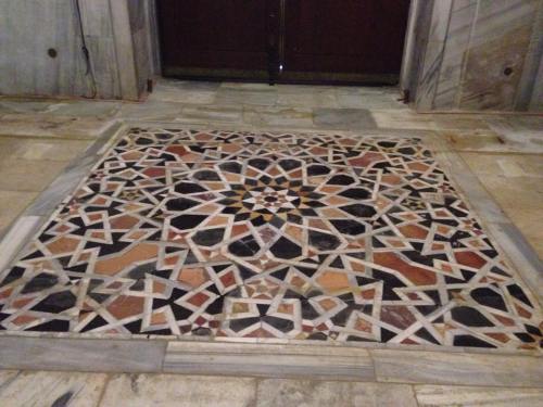 This opus sectile floor, just inside the south door on the outer ambulatory, was documented in 1924 by Ernest Richmond in his book The Dome of the Rock in Jerusalem: A Description of its Structure and Decoration, though without a date of origin. 