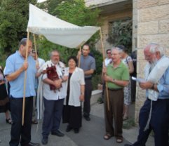 Bringing the Torah to the Synagogue